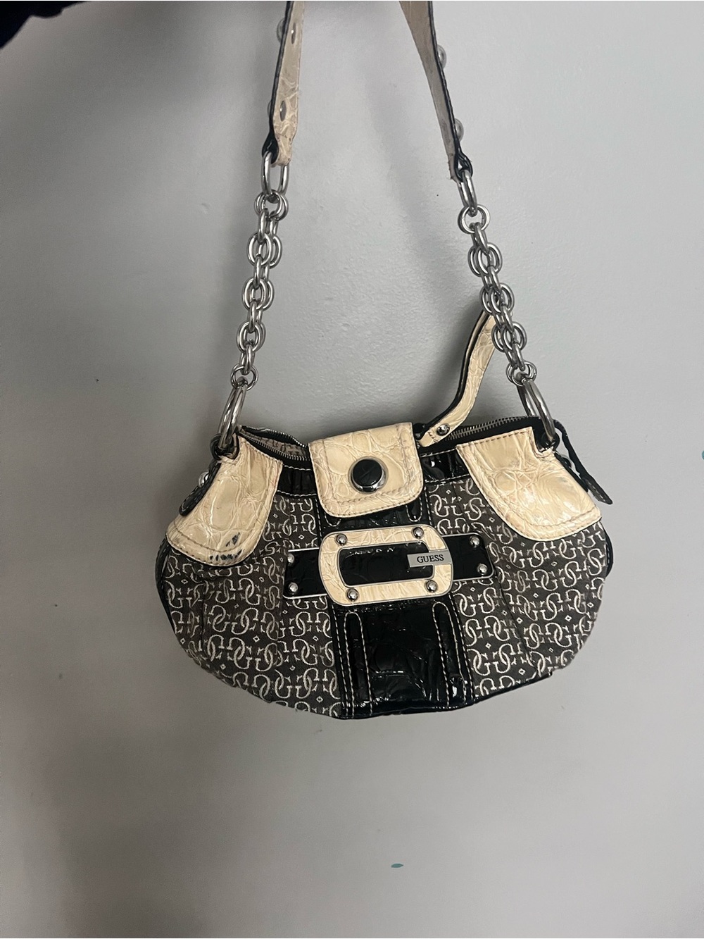 GUESS Black & Cream Logo Chain-Handle Shoulder Bag